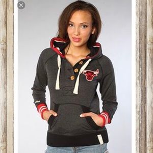 Mitchell and Ness bulls pull over